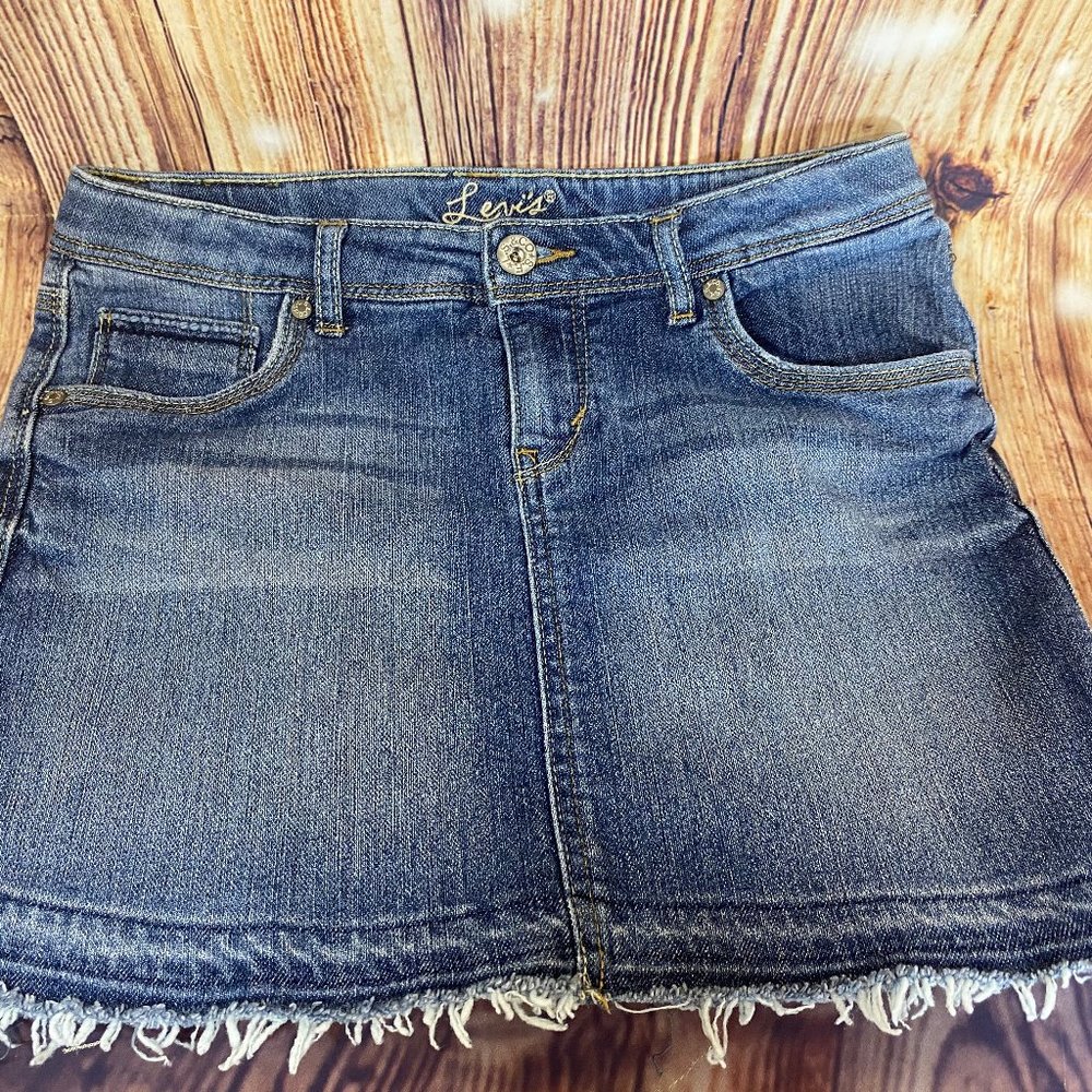 Levis Girl's Skirt with Fray Bottom